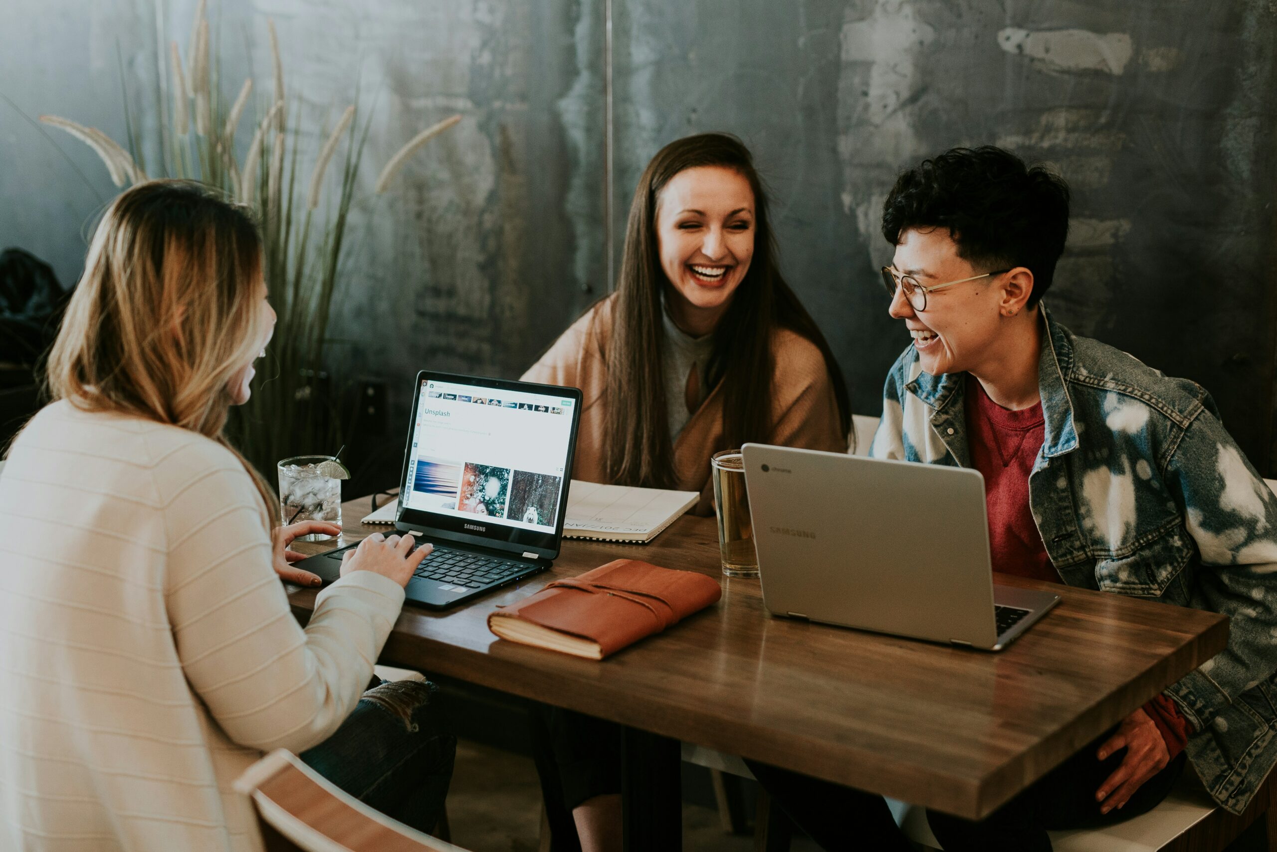 travail en équipe dans un coworking