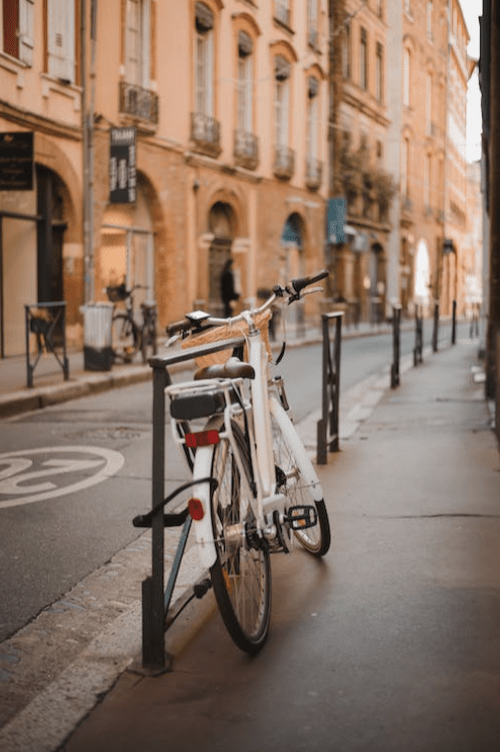 vélo dans une rue de Toulouse