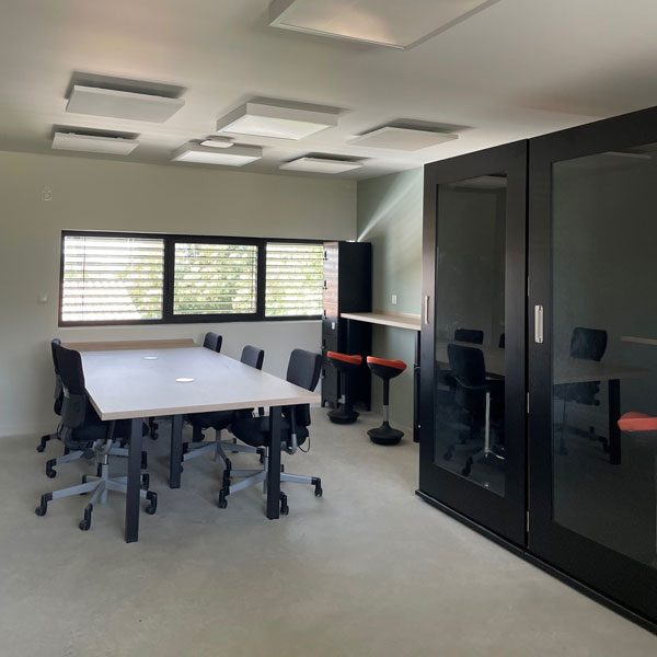Coworking - Espace de travail partagé et cabine insonorisée